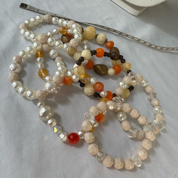 Set of eight vintage stretch bead bracelets - Picture 7 of 7